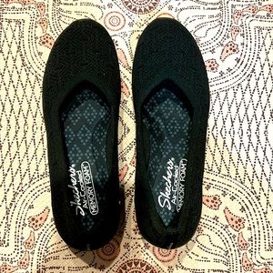 SLIP ON SKETCHERS NEVER WORN